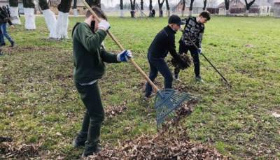 Ніяких городів та прибирань шкільних дворів, або Що так обурило освітнього омбудсмена - ukrinform.ru - Украина