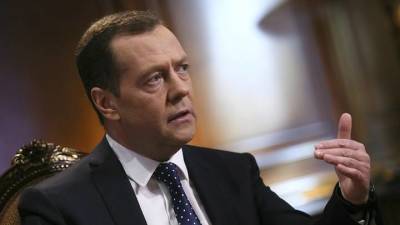 Дмитрий Медведев - Даниил Медведев - Дмитрий Медведев оценил возможность запрета в России зарубежных соцсетей - vm.ru - Россия