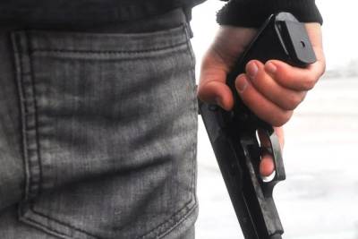 В Казани заметили вооруженного мужчину возле детсада - mk.ru - Казань