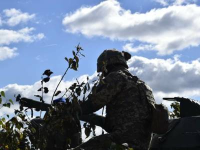 На Донбассе с начала суток ранены двое украинских военных – штаб ООС - gordonua.com - Россия - Украина - Крым - Луганская обл. - Донецкая обл.