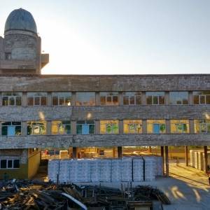 Мокрая штукатурка вместо «крымки»: как проходит реконструкция Запорожского дворца детского и юношеского творчества. Фото - reporter-ua.com
