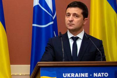 Владимир Зеленский - Петр Порошенко - Большинство опрошенных украинцев поддержали вступление Украины в ЕС и НАТО - lenta.ru - Украина