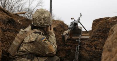Обстреливали из гранатометов. Оккупанты ранили двоих украинских военных на Донбассе - focus.ua - Украина - Донбасс