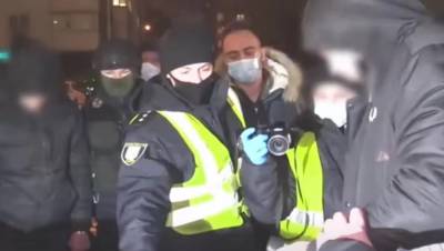 "Вика моя": вооруженный ревнивец напал на влюбленную пару, кадры с места - politeka.net - Украина - Закарпатская обл. - Берегово