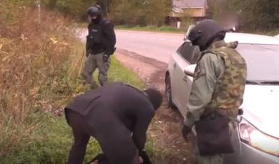 В Ленобласти суд отпустил мигрантов, обманувших пенсионерку на полмиллиона - znak.com - Россия - Ленинградская обл.