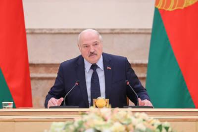 Александр Лукашенко - Наталья Кочанова - Лукашенко дал месяц на доработку поправок в Конституцию - lenta.ru - Белоруссия