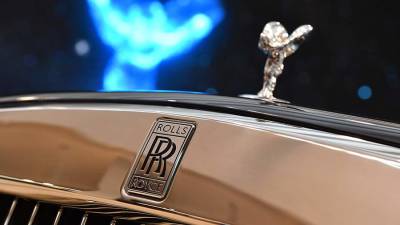Названа дата премьеры нового электромобиля Rolls-Royce - iz.ru - Англия - Израиль