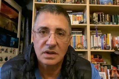 Александр Мясников - Мясников назвал эффективность масок против коронавируса вопросом веры - mk.ru - Россия