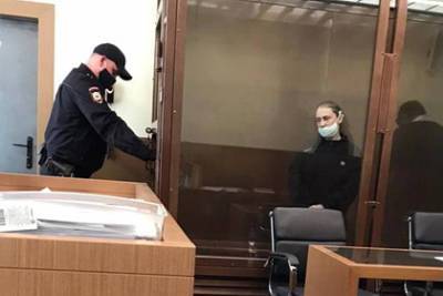 Продававшая девственность 13-летней дочери россиянка получила срок - lenta.ru - Москва - Тюмень