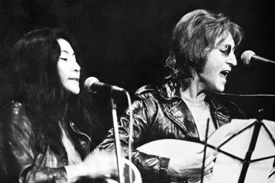 Джон Леннон - Йоко Оно - Кассету с записью не вышедшей песни Леннона продали на аукционе в Дании - aif.ru - Англия - Дания