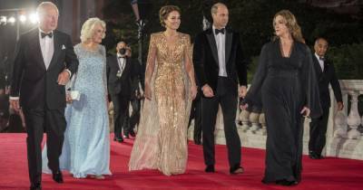 принц Уильям - принц Чарльз - Кейт Миддлтон - Камилла - Кейт Миддлтон в платье цвета золота появилась на премьере "бондианы": кадры роскоши - focus.ua - Украина - Англия - Лондон