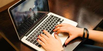 Почти половина россиян регулярно работают сверхурочно - ruposters.ru