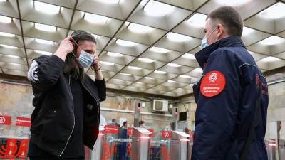 Владислав Султанов - В транспорте Москвы усилен контроль за соблюдением масочного режима - iz.ru - Москва - Украина - Израиль