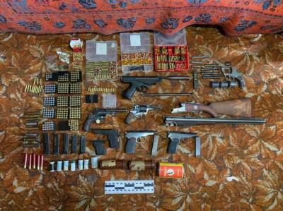 Склад боеприпасов в диване устроил липецкий член группы подпольных оружейников. Видео - lipetskmedia.ru - Россия - Липецк