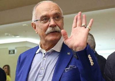 Никита Михалков - Никита Михалков чуть не погиб во МХАТе из-за свалившейся на него декорации - actualnews.org