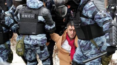 Алексей Навальный - Жителя Владимира осудили по делу о толчке полицейского на митинге - svoboda.org - Россия - Владимир