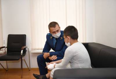 В Петербурге женщина кормила своих детей объедками и приковывала цепью к батарее - ivbg.ru - Украина - Санкт-Петербург - район Красногвардейский - Петербург