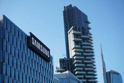 Samsung изобрела часы на солнечной батарее - lenta.ru - США - Голландия