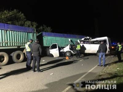 У перевозчика не было лицензии: подробности аварии с участием маршрутки в Николаевской области, где погибли 4 человека - narodna-pravda.ua - Украина - Николаевская обл. - Камаз