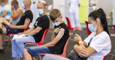 В ЕС могут одобрить применение бустерной вакцины Pfizer, — Reuters - focus.ua - США - Украина - Англия - Израиль