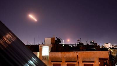 ПВО Сирии отражают атаку в небе над Дамаском - iz.ru - Сирия - Дамаск - Израиль - Сана - Ливан - г. Алеппо