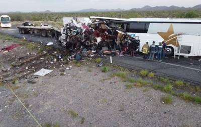 В Мексике столкнулись автобус и фура: 16 погибших - korrespondent.net - Украина - Мексика - шт. Колорадо