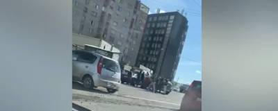 В Новосибирске после аварии на Гусинобродском шоссе водители устроили массовую драку - runews24.ru - Новосибирск - район Дзержинский