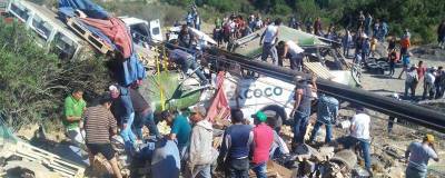 16 человек погибли в столкновении автобуса с грузовиком на севере Мексики - runews24.ru - шт. Колорадо - Mexico - Twitter