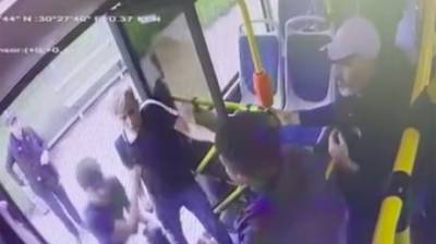В Петербурге пассажиры автобуса устроили стрельбу из-за обиды на кондуктора - penzainform.ru - Россия - Санкт-Петербург - Новосибирск