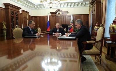 Сергей Шойгу - Владимир Путин - Сергей Лавров - Путин сказал, что ему «жалко» отпускать Шойгу и Лаврова в Госдуму - znak.com - Россия