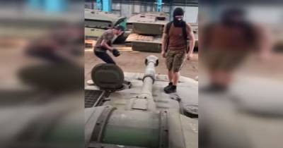 В Харькове тиктокеры проникли на завод с военной техникой: СБУ обещает принять меры (видео) - focus.ua - Украина - Харьков