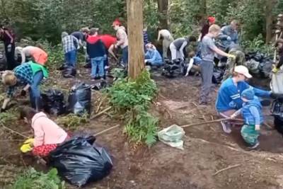 Российские экоактивисты провели уборку мусора в Смоленске - lenta.ru - Смоленск