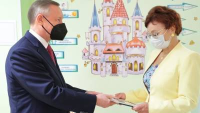Александр Беглов - Беглов подписал постановление о выплатах учителям 10 тыс. рублей - dp.ru - Санкт-Петербург