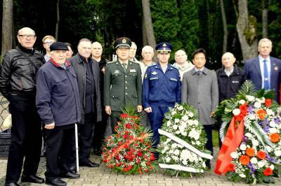 Владимир Иванов - В Литве почтили память воинов, отдавших жизнь за победу во Второй мировой войне - obzor.lt - Россия - Китай - Литва - Вильнюс