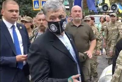 Петр Порошенко - На парня, облившего Порошенко зеленкой, заведут еще одно уголовное дело - kp.ua - Украина - Киев