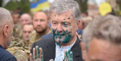 Петр Порошенко - На мужчину, облившего Порошенко зеленкой, завели еще одно уголовное дело (фото) - sharij.net - Украина - Киев