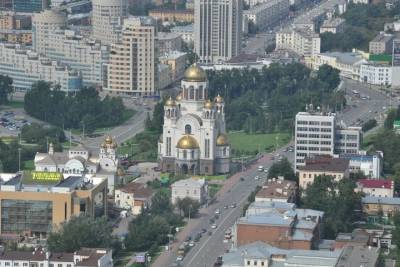 Сильный порыв ветра повредил крышу корпуса вуза в Екатеринбурге - vm.ru - США - Екатеринбург - Уральск - штат Луизиана