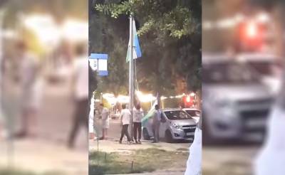Хокимият взял на себя ответственность с очередной серией воровства флагов. Главная причина этому, считают в администрации, отсутствие флагов в продаже - podrobno.uz - Узбекистан - Ташкент