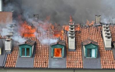 В центре Турина загорелся дом, эвакуировали более 100 человек - korrespondent.net - Украина - Италия - Турин