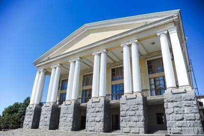 В музыкальный театр в Волгограде зрители смогут попасть лишь по QR-кодам - volg.mk.ru - Волгоград