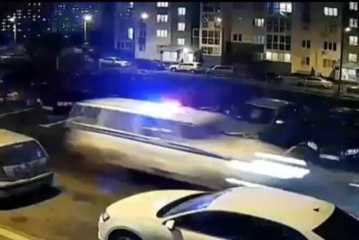 В Курске на Плевицкой пьяный водитель устроил гонки с сотрудниками ДПС - chr.mk.ru - Курск