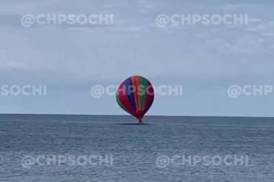 В Сочи в море приземлился воздушный шар с отдыхающими - kuban.mk.ru - Сочи - Краснодарский край