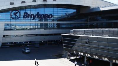 Побег депортируемого иностранца от конвоя во «Внуково» попал на видео - 5-tv.ru - Москва - Ереван