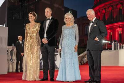 принц Чарльз - Джеймс Бонд - Кейт Миддлтон - Камилла Паркер-Боулз - В наряде Кейт Миддлтон увидели подражание свекрови - lenta.ru - Лондон