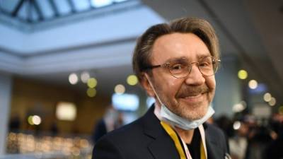 Сергей Шнуров - Шнуров опроверг слухи о том, что у него «не стоит и пенис маленький» - 5-tv.ru