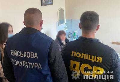 На Тернопольщине работница больницы вымогала взятку за уклонение от службы в ВСУ - lenta.ua - США - Украина