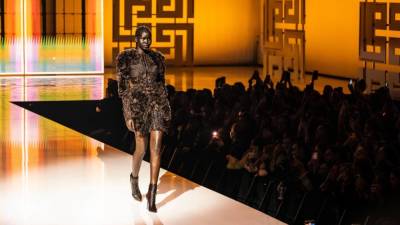 Наоми Кэмпбелл - Юбилейное шоу Оливье Рустена для Balmain сезона весна-лето 2022 - skuke.net - Париж