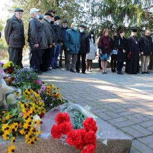 В Запорожье почтили память жертв трагедии Бабьего Яра. Фото - reporter-ua.com - Запорожье
