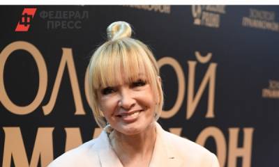 Алла Пугачева - Максим Галкин - Лайма Вайкуле - Панорамные окна, позолота и мраморный пол: Лайма Вайкуле провела экскурсию по шикарному замку Пугачевой - fedpress.ru - Москва