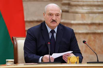 Александр Лукашенко - Лукашенко ответил на обвинения Польши в отравлении мигрантов наркотиками - lenta.ru - Белоруссия - Польша - Варшава